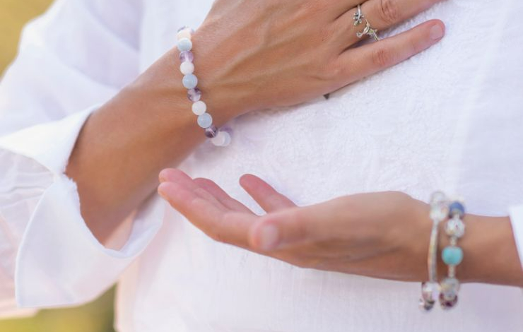 ANNEMLE BAĞIMI ŞİFALANDIRMA REHBERİ “Rahmimdeki Sesle Barışıyorum”